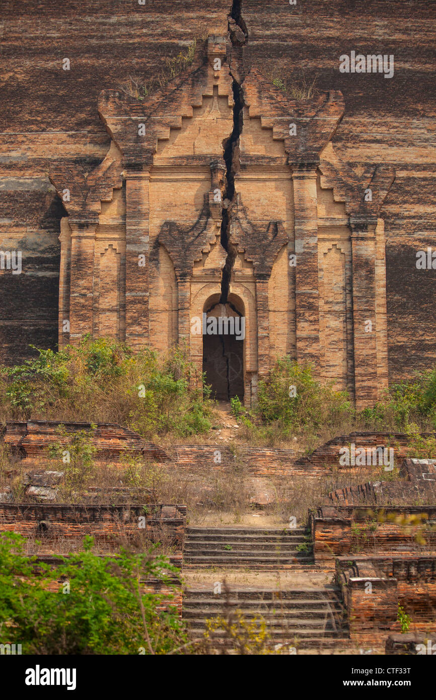 Mingun Paya Stupa rovina in Mingun vicino a Mandalay Myanmar Foto Stock