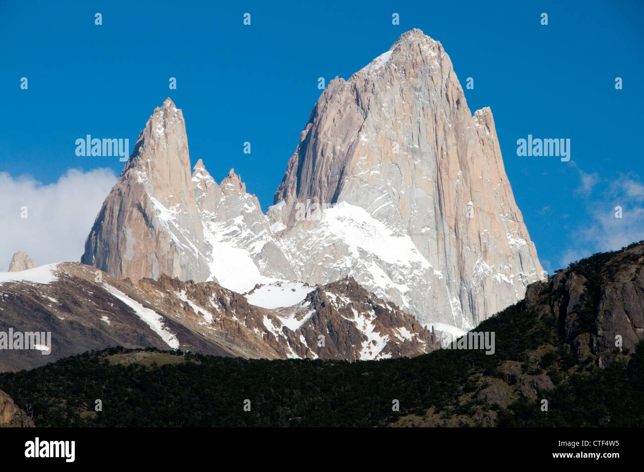 Il monte Fitz Roy da El Chaltén, parco nazionale Los Glaciares. Santa Cruz Provincia, Patagonia, Argentina Foto Stock