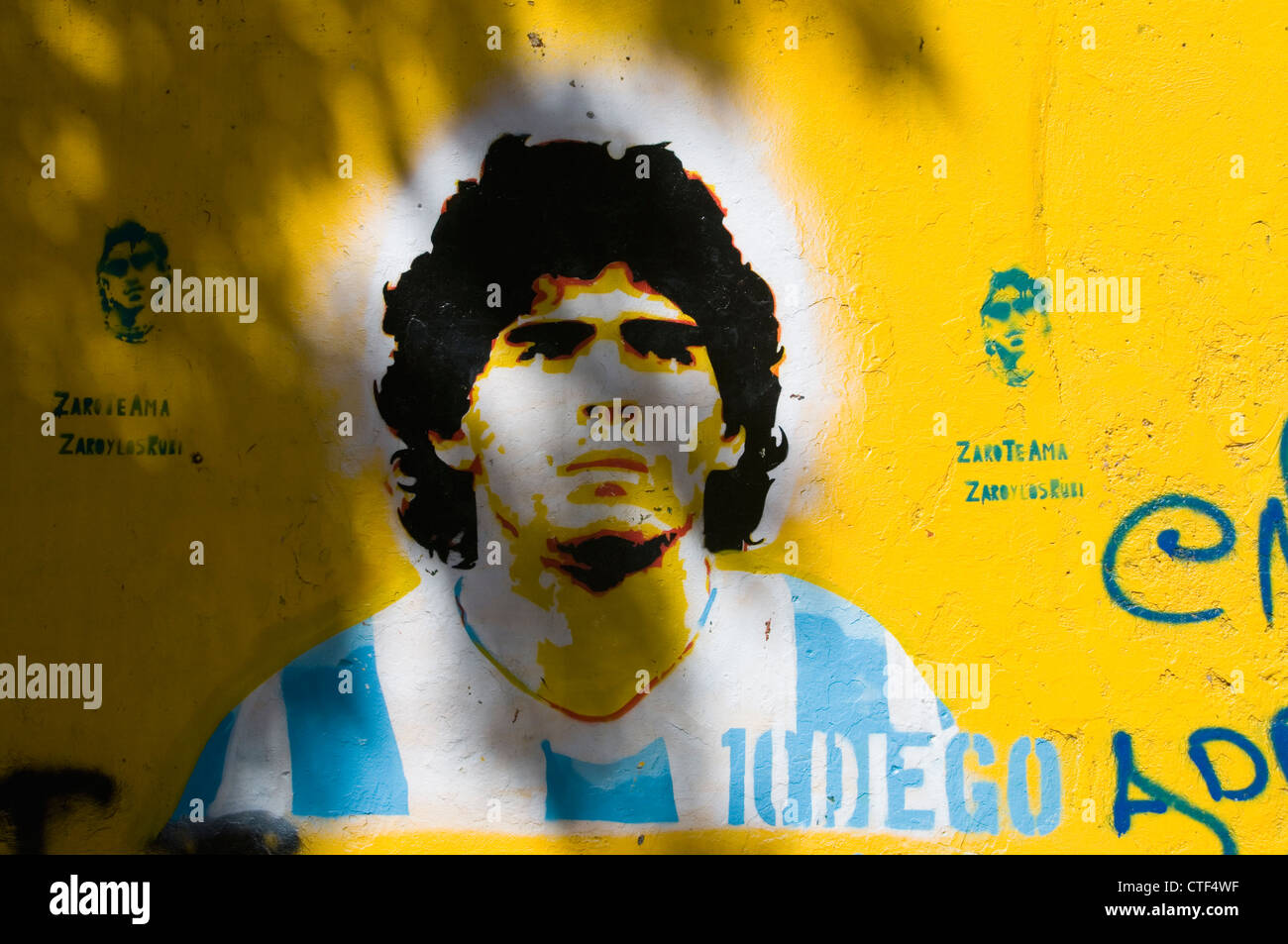 La pittura di Maradona su un parco giochi parete vicino La Bombonera a La Boca, Buenos Aires, Argentina Foto Stock