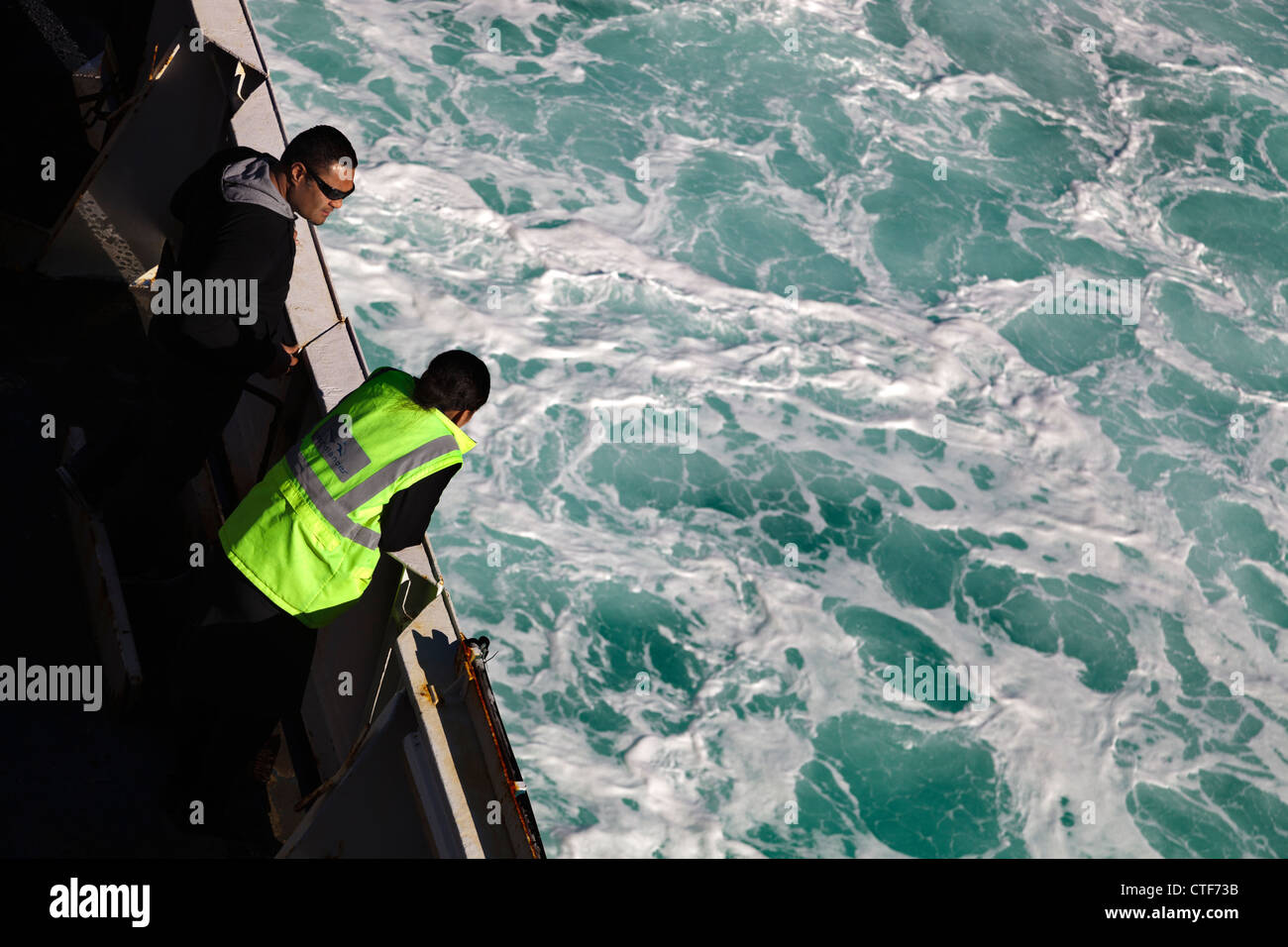 Nuova Zelanda inter-island ferry arriva in Picton Foto Stock