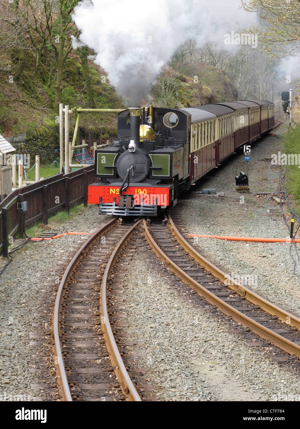 Treno a vapore, Ffestiniog Railway, Tan-y-Bwlch, il Galles del Nord Foto Stock