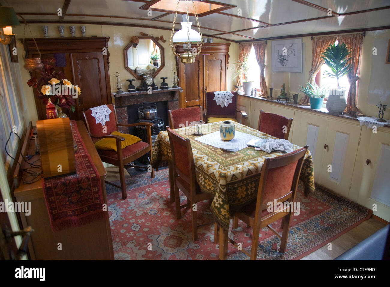 Quarti viventi nel centro storico di Barge Boat Haven museum, Leuvehaven, Rotterdam, Paesi Bassi Foto Stock