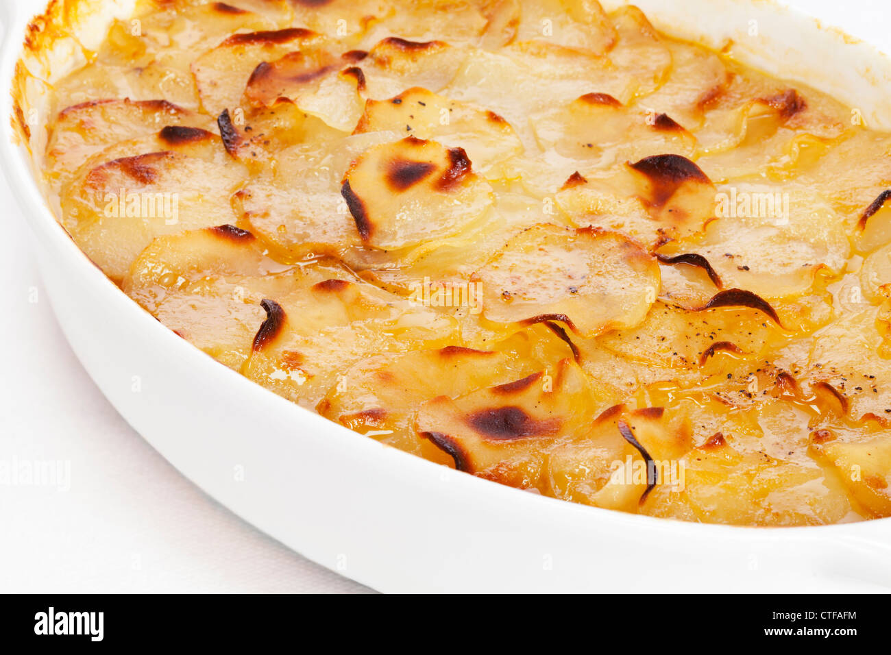 Famoso piatto francese di patate e cipolle cotte con stock, Boulangere patate, Foto Stock