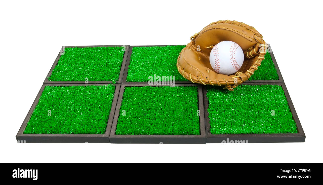 Pelle guanto da baseball e softball su erba artificiale - percorso incluso Foto Stock