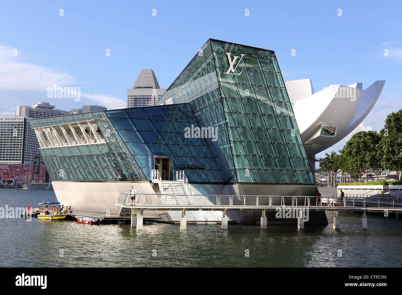 Louis Vuitton isola Maison shop presso il Marina Bay Sands in Singapore. Foto Stock