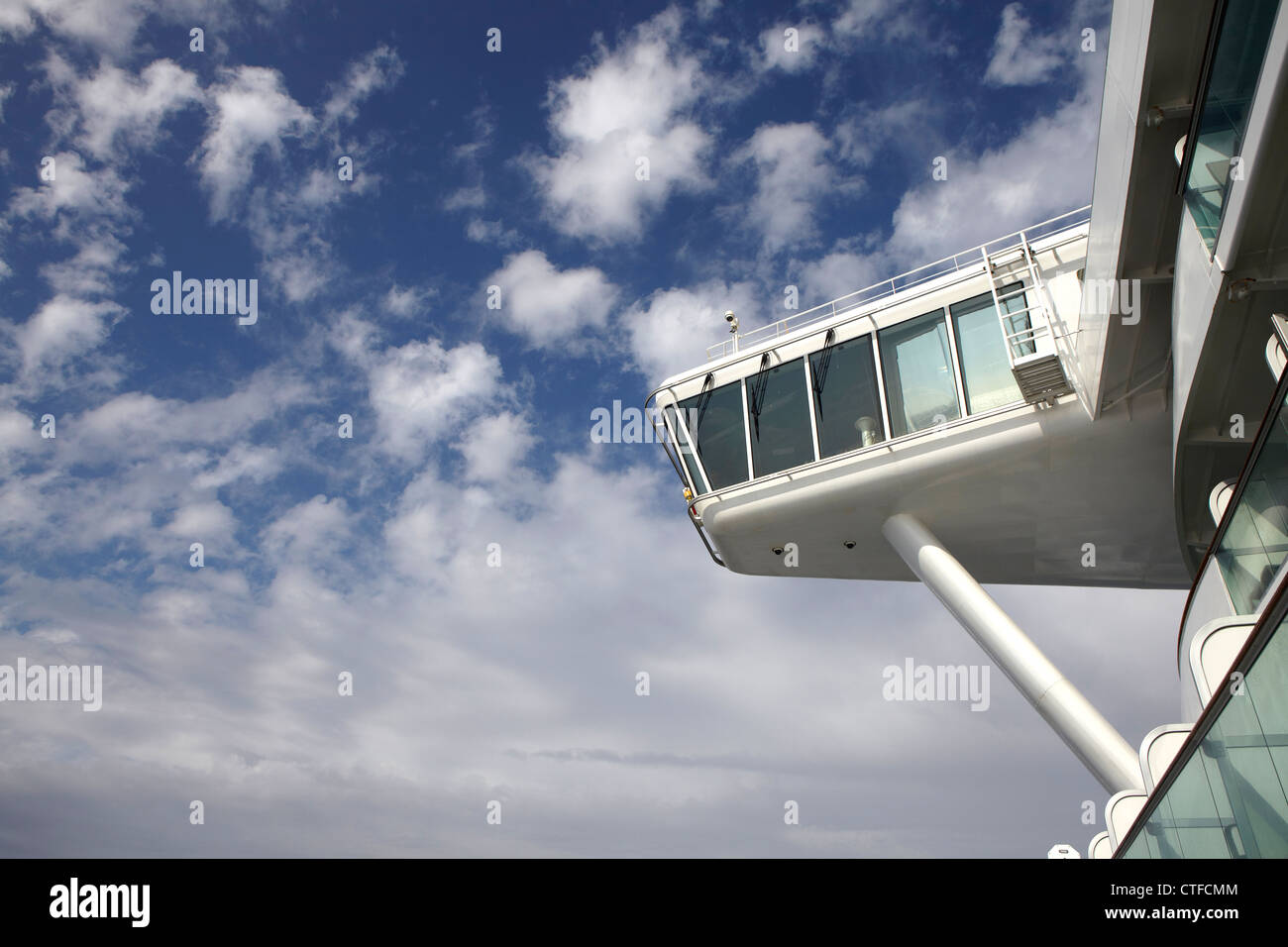 P & O Cruises MS Azura con la zona ponte Foto Stock