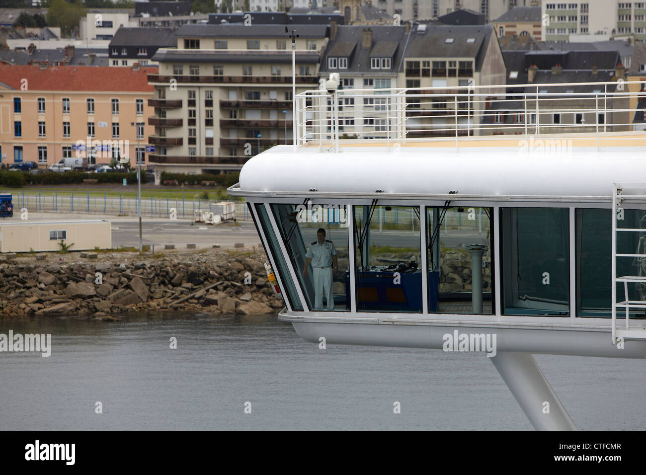 P & O Cruises MS Azura con la zona ponte Foto Stock
