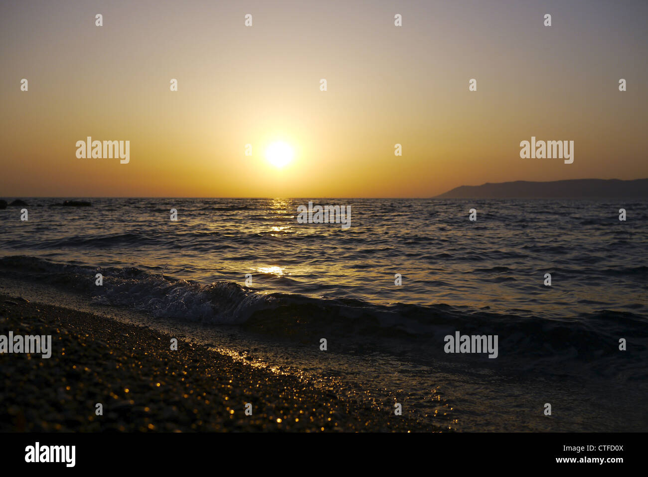Perfetto tramonto sul mare egeo Foto Stock