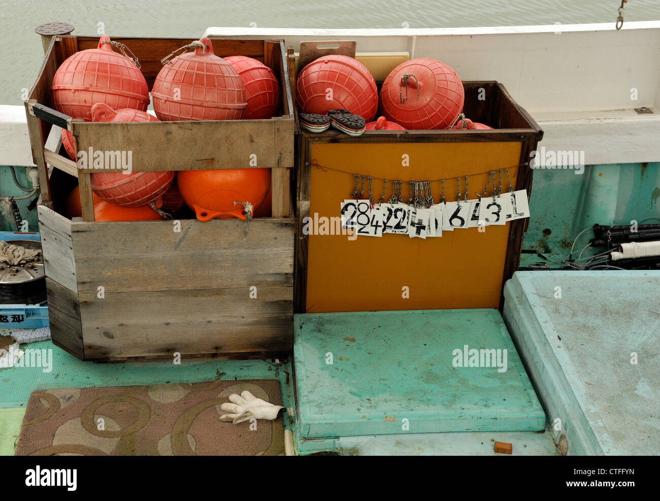 Un pescatore di boe in attesa del prossimo dispiegamento a Okinawa, Giappone. Foto Stock