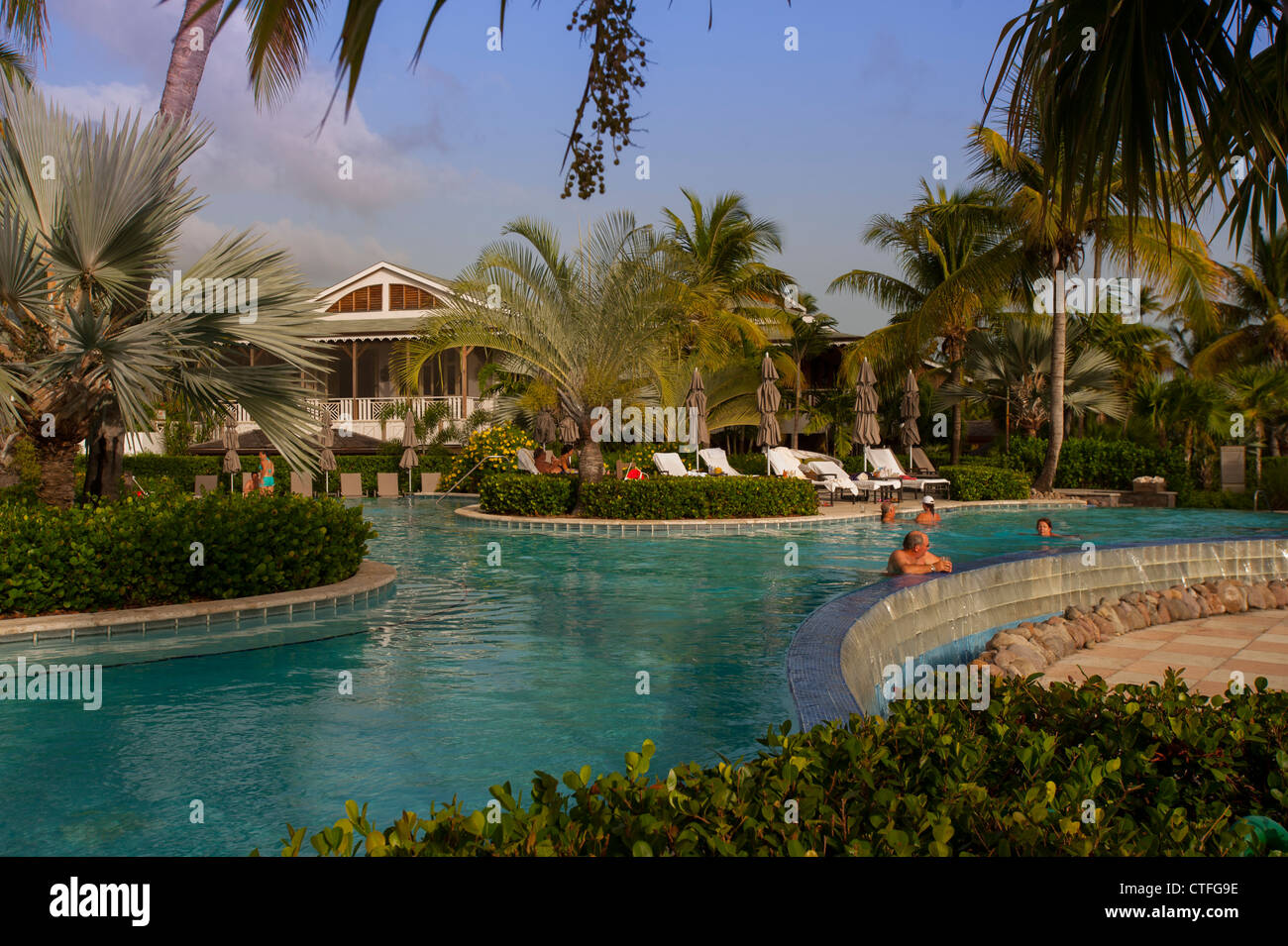 Caribbean West Indies Saint Kitts e Nevis - Four Seasons Hotel e Resort di Nevis - piscina Foto Stock