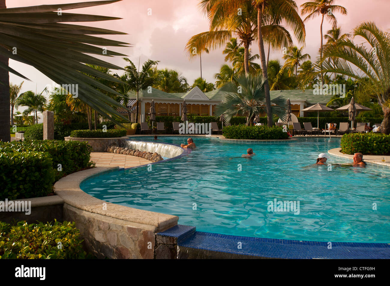 Caribbean West Indies Saint Kitts e Nevis - Four Seasons Hotel e Resort di Nevis - piscina Foto Stock