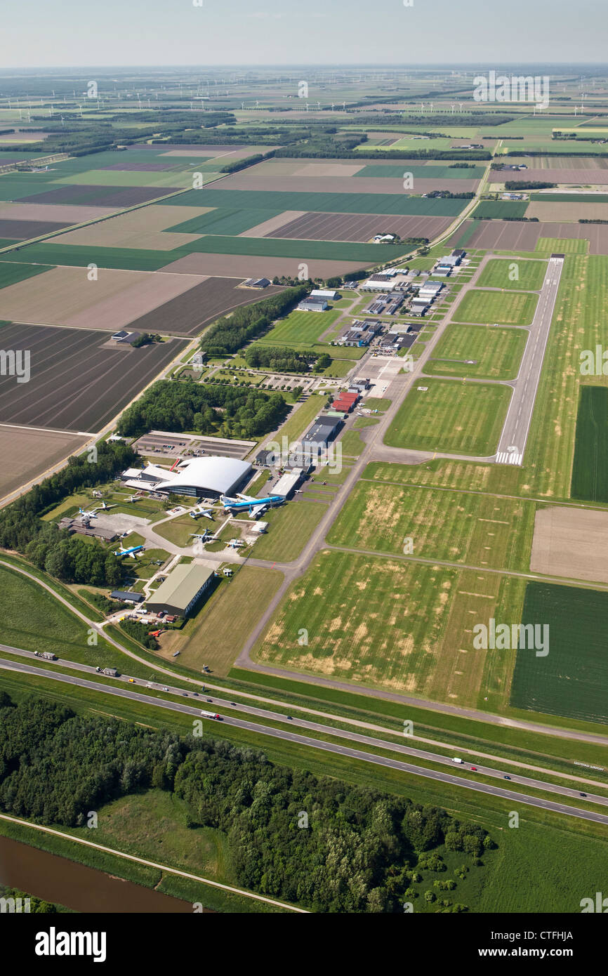 I Paesi Bassi di Lelystad, aeroporto e museo aereo chiamato Aviodrome. Antenna. Foto Stock