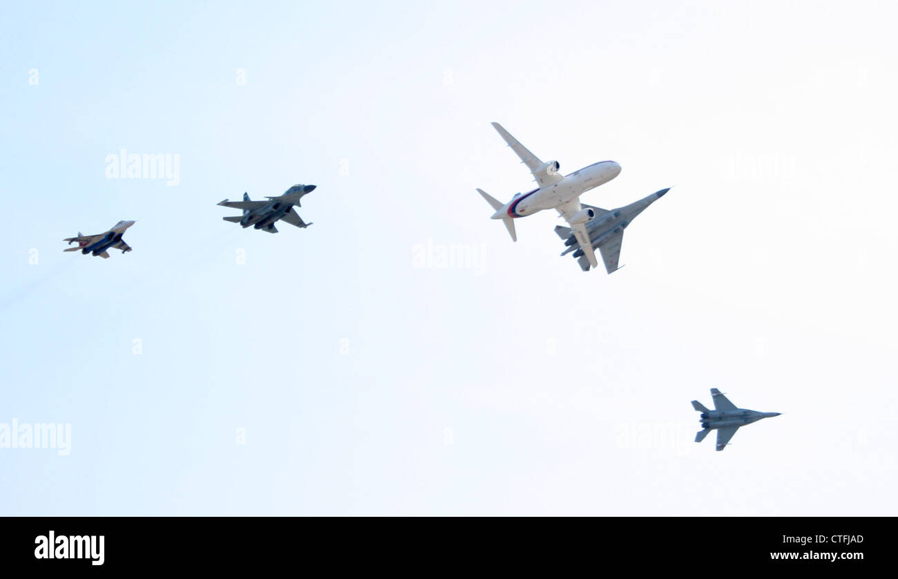 : Sukhoi Superjet 100, Su-30MKI, Su-35, Mikoyan-i-Gurevich MiG-29OVT, MiG-35 (internazionale salone aerospaziale MAKS-2009) Foto Stock