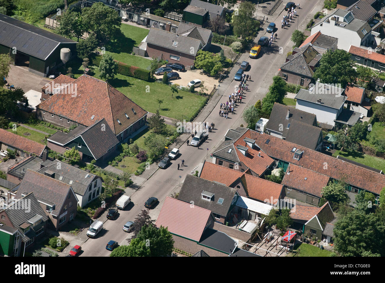 I Paesi Bassi, Jisp, funerali nel villaggio, antenna. Foto Stock