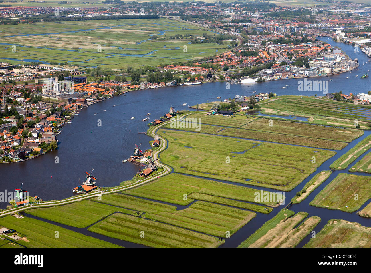 I Paesi Bassi, Zaanse Schans, storico Mulino complesso e museo. Antenna. Foto Stock