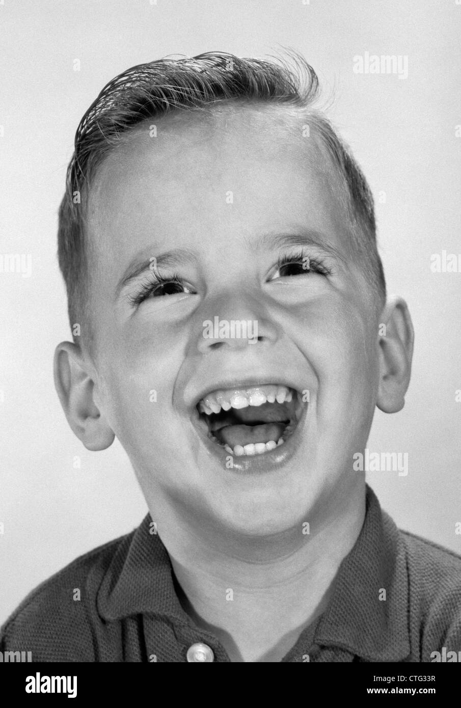 Anni sessanta BOY ridere Foto Stock