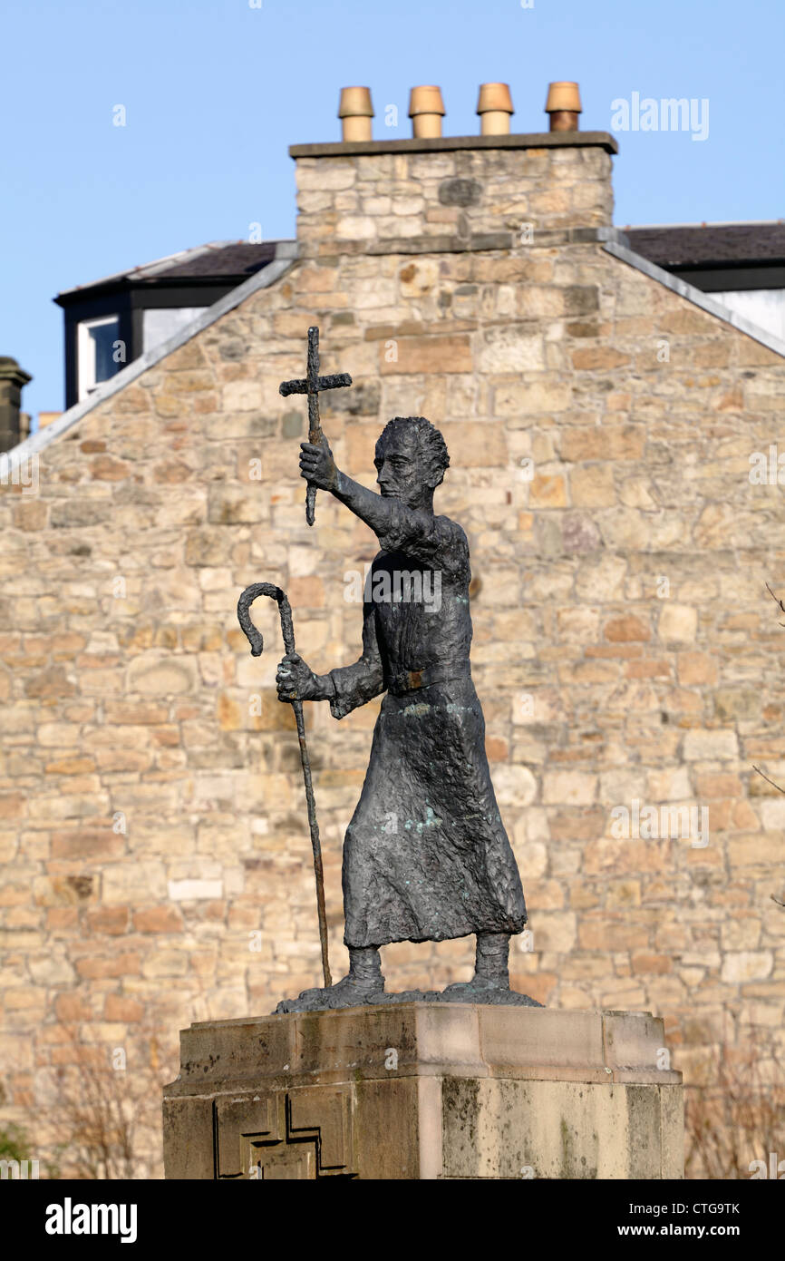 Saint Mirin, scultura in bronzo di Norman Galbraith del Santo Patrono di Paisley, Incle Street, Paisley, Renfrewshire, Scozia, REGNO UNITO Foto Stock