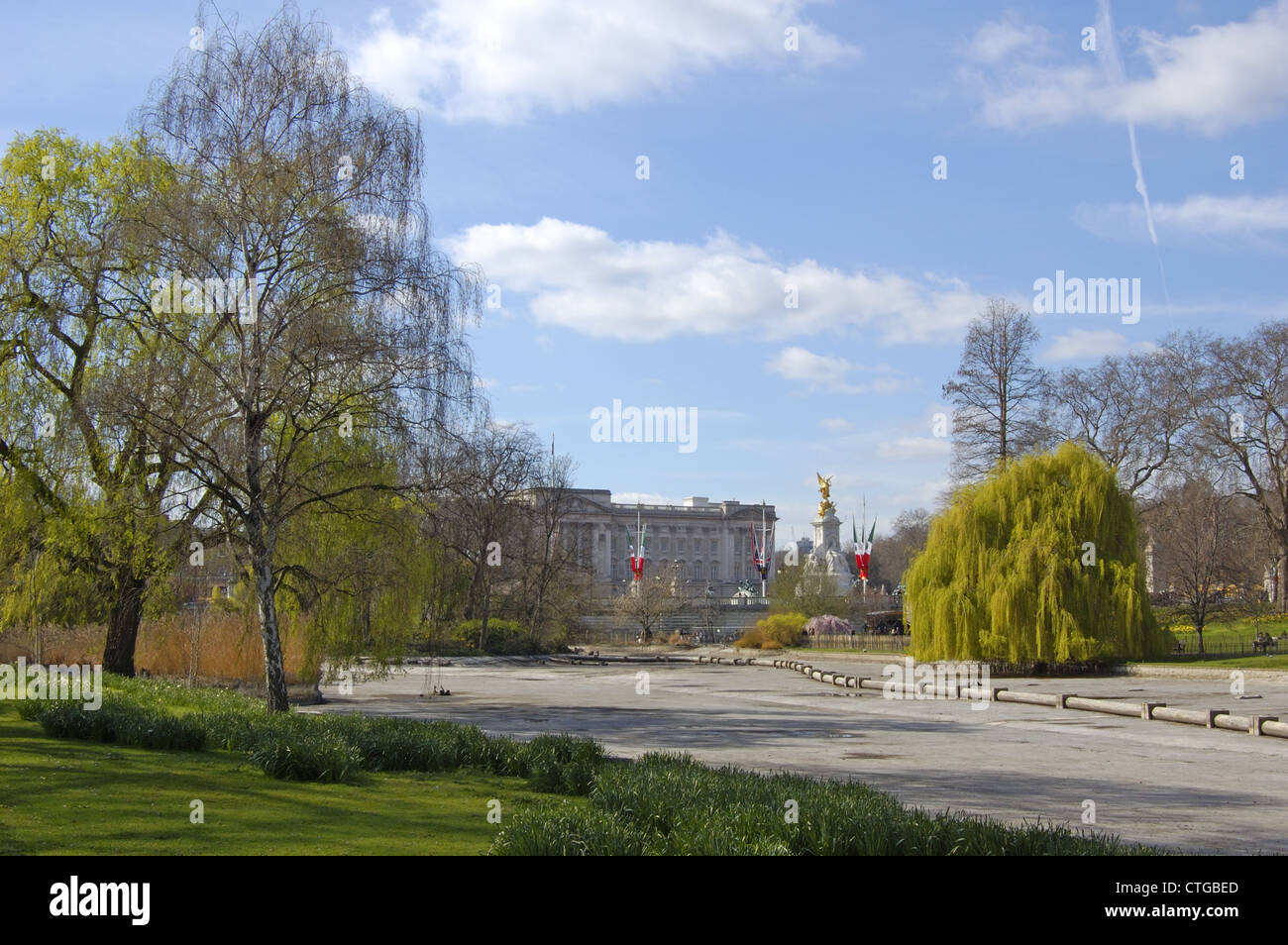 Svuotato il lago di St James Park e Buckingham Palace a Londra in Inghilterra Foto Stock