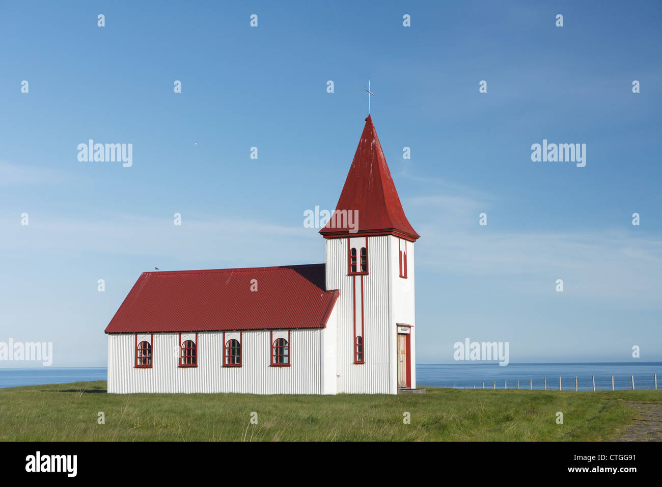 Piccola vecchia chiesa di legno in Hellnar, Snaefellsnes peninsula, Islanda Foto Stock