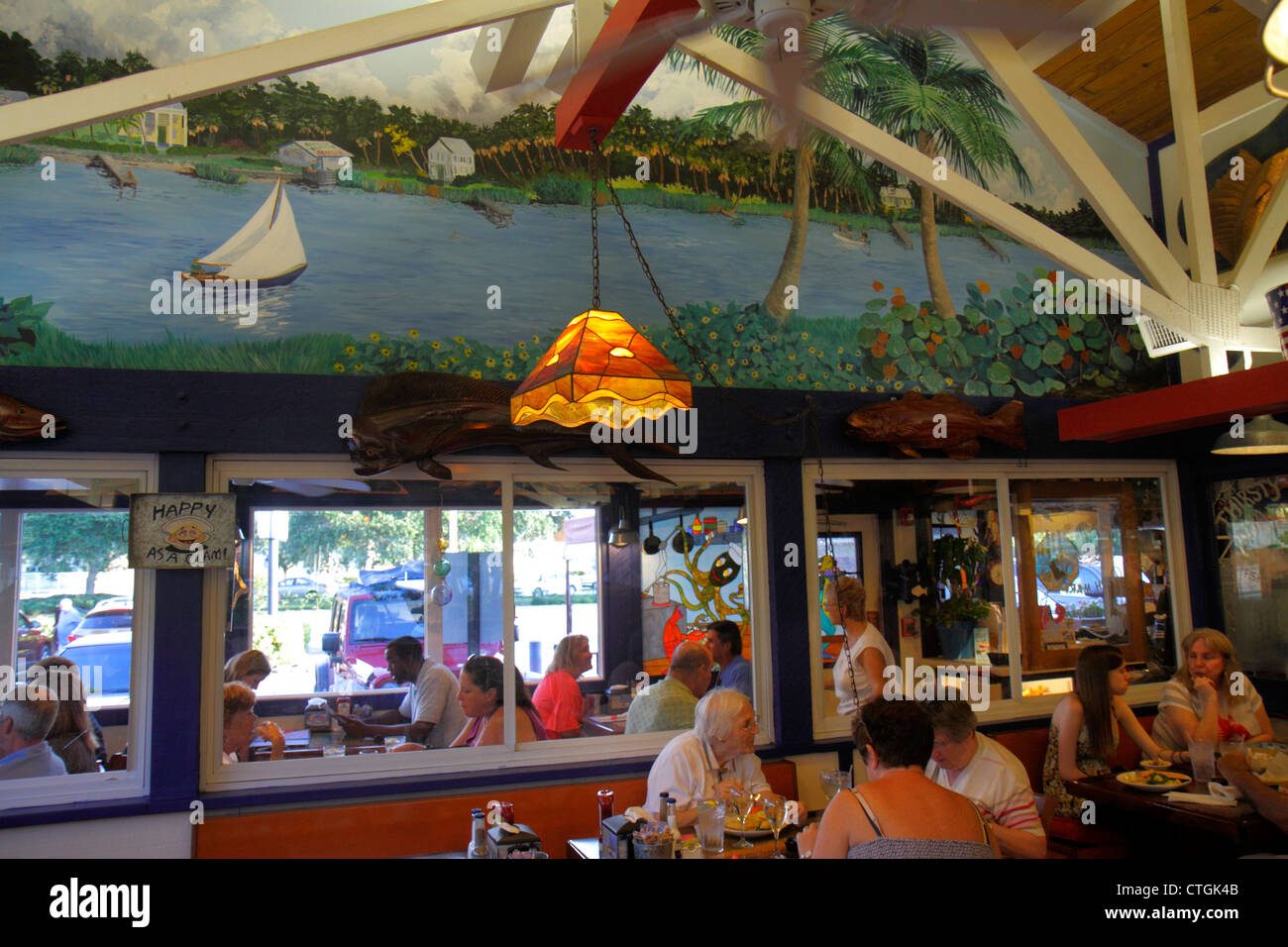 Jensen Beach Florida, New England Fish Market & and, ristorante ristoranti cibo ristoranti mangiare fuori caffè caffè bistrot, frutti di mare, interno, clienti, d Foto Stock