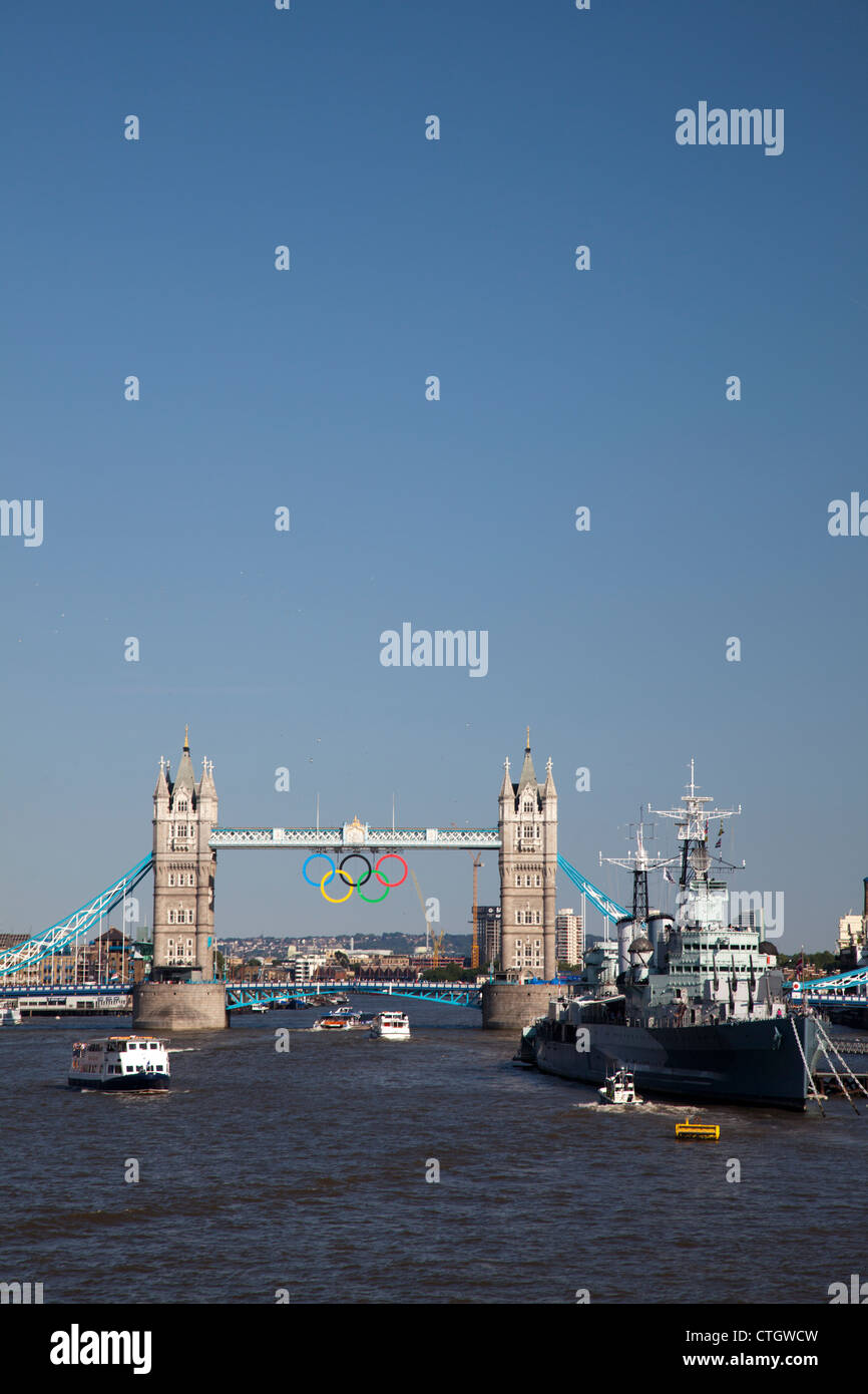 Il Tower Bridge con anelli olimpici, Londra 2012, Regno Unito Foto Stock