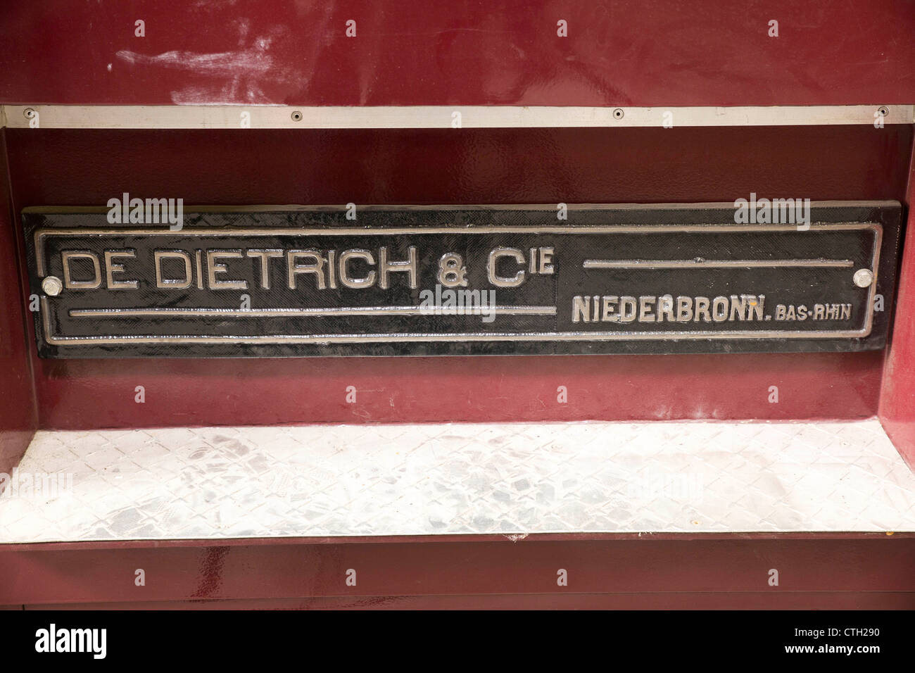 Stazione officina di riparazione del 1604 Classics club.segno su un De Dietrich Z105 pulmann. Foto Stock