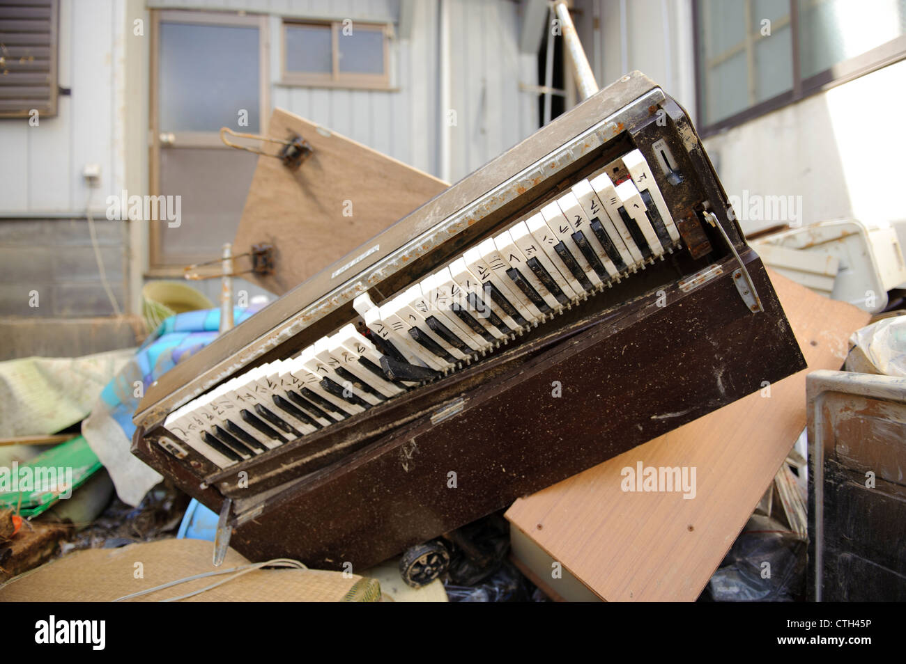Relitto da tsunami, Kesennuma City, Prefettura di Miyagi, Giappone Foto Stock