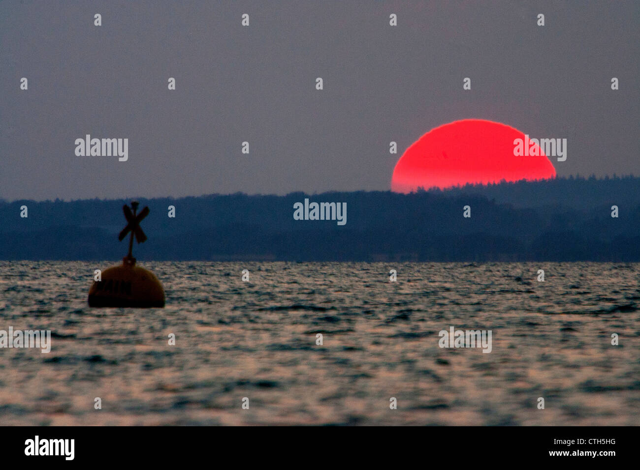 Grande tramonto Il Solent, cappone, Cowes, Isola di Wight. Inghilterra, Regno Unito Foto Stock