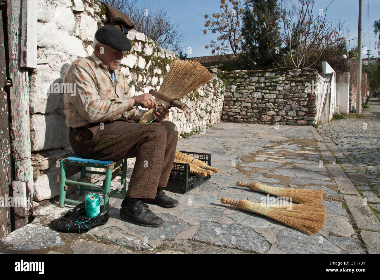 Scopa tradizionale Maker, Selcuk, Turchia Foto Stock