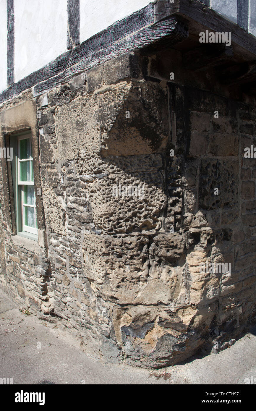 Edificio di pietra dettaglio a Lacock Village Foto Stock