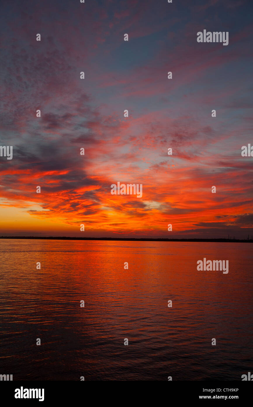 Sunset, Egitto Luce, Il Solent, Cowes, Isle of Wight, England, Regno Unito Foto Stock