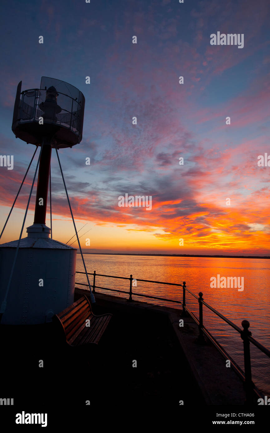 Sunset, Egitto Luce, Il Solent, Cowes, Isle of Wight, England, Regno Unito Foto Stock