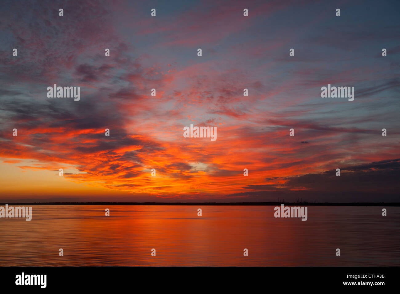 Regno Unito, Inghilterra, Isle of Wight, Cowes, Il Solent, Egitto Luce, Sunset Foto Stock
