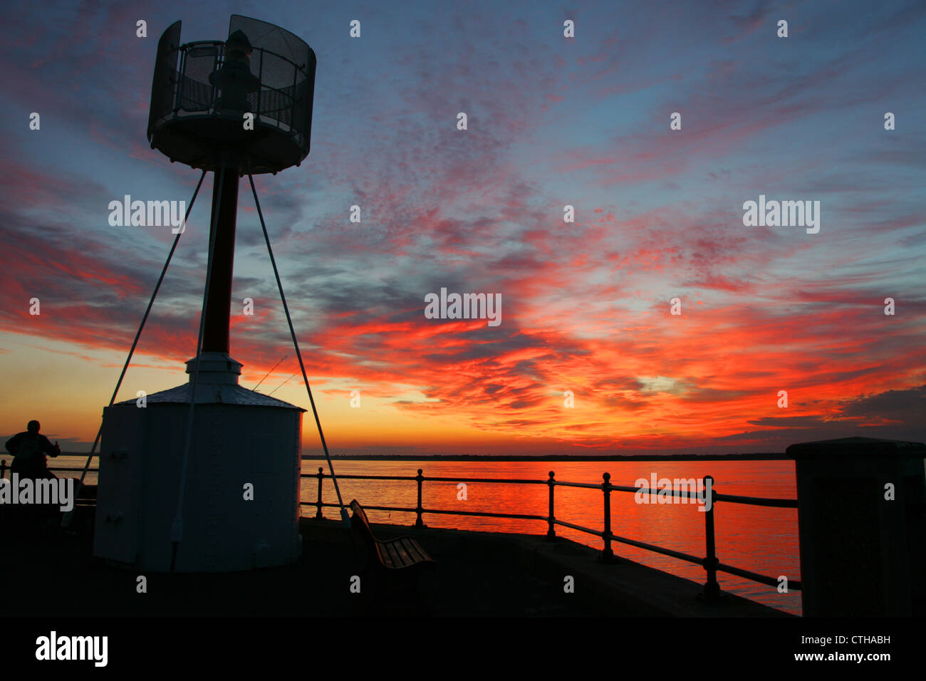 Regno Unito, Inghilterra, Isle of Wight, Cowes, Il Solent, Egitto Luce, Sunset Foto Stock