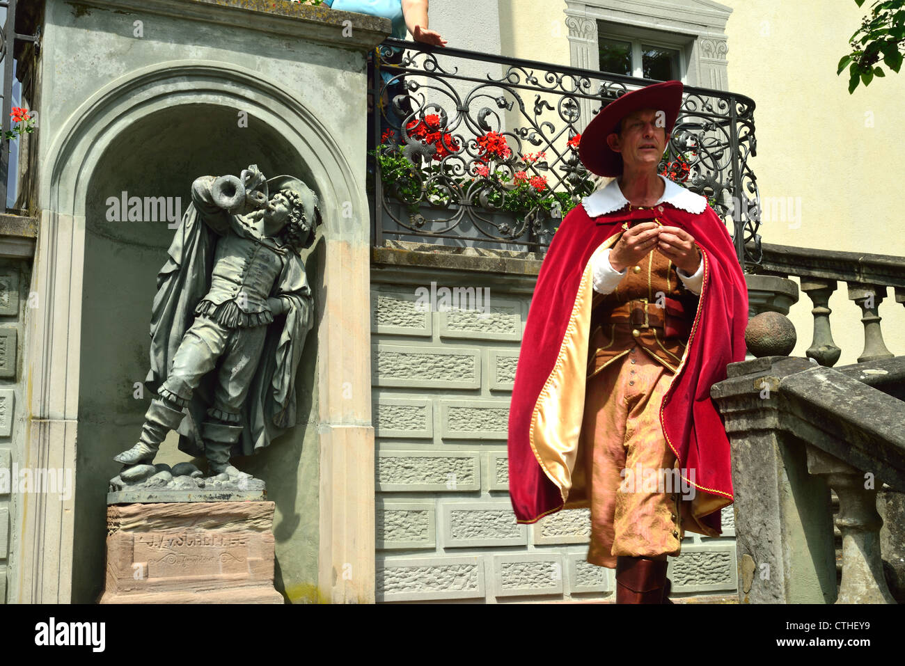 Il Trompeter di Bad Saeckingen, figura letteraria di Joseph Victor von Scheffel, vive per i turisti ancora. Foto Stock