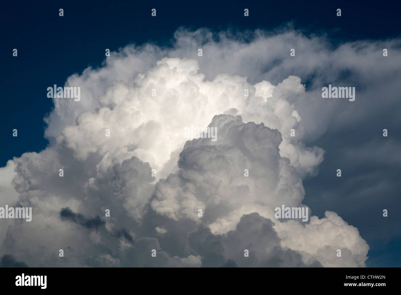 Cumulus nuvole, che mostra una distinta di cavolfiore come l'apparenza. Foto Stock
