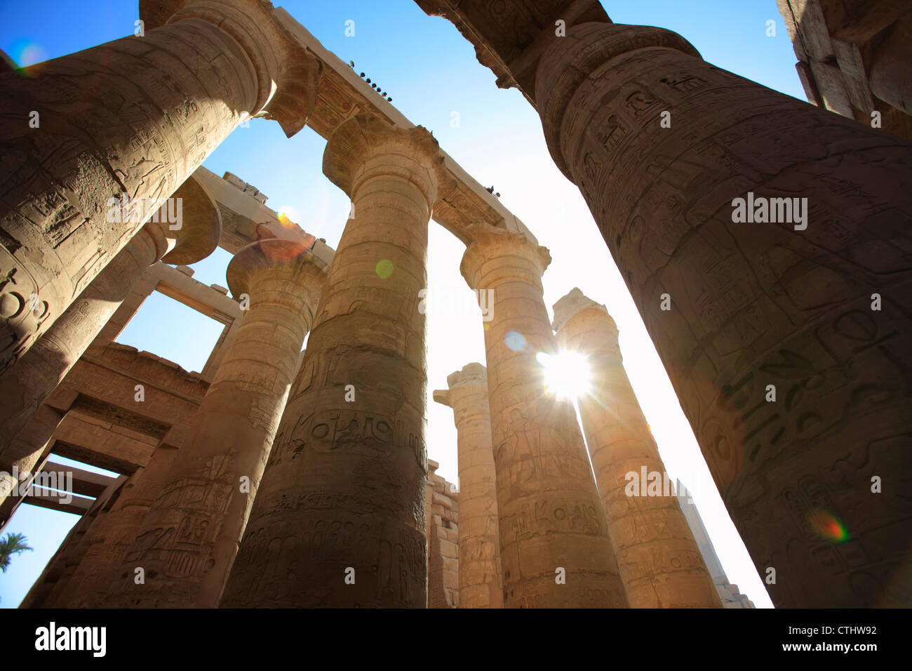 La grande hall hypostyle nel distretto di Amon Ra, Tempio di Karnak complessa, Luxor, Egitto Foto Stock