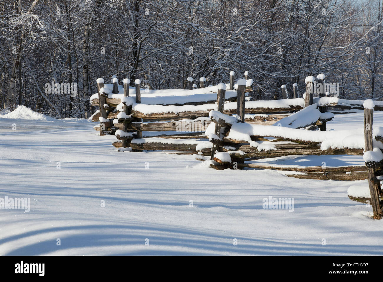 Vecchia rampa recinto coperto di neve; ferro Hill, Quebec, Canada Foto Stock