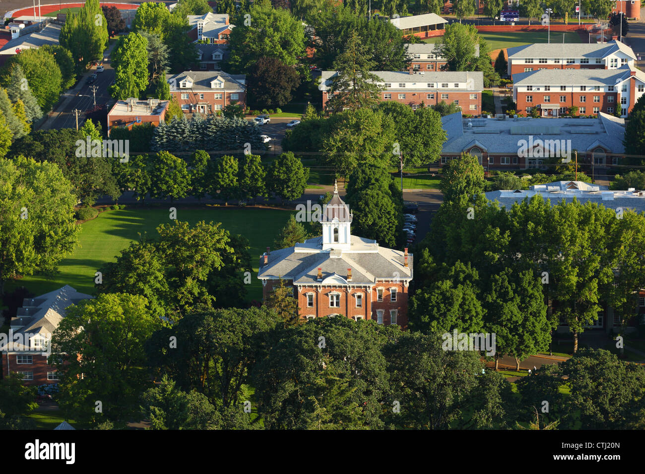 Vista aerea del Linfield College Campus, McMinnville, o Foto Stock