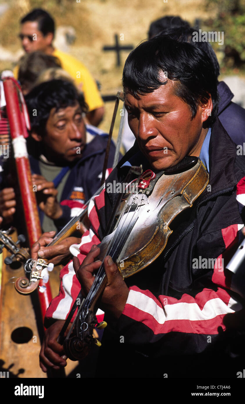Musicisti durante la Virgen del Carmen Fiesta di Paucartambo, Perù. Foto Stock
