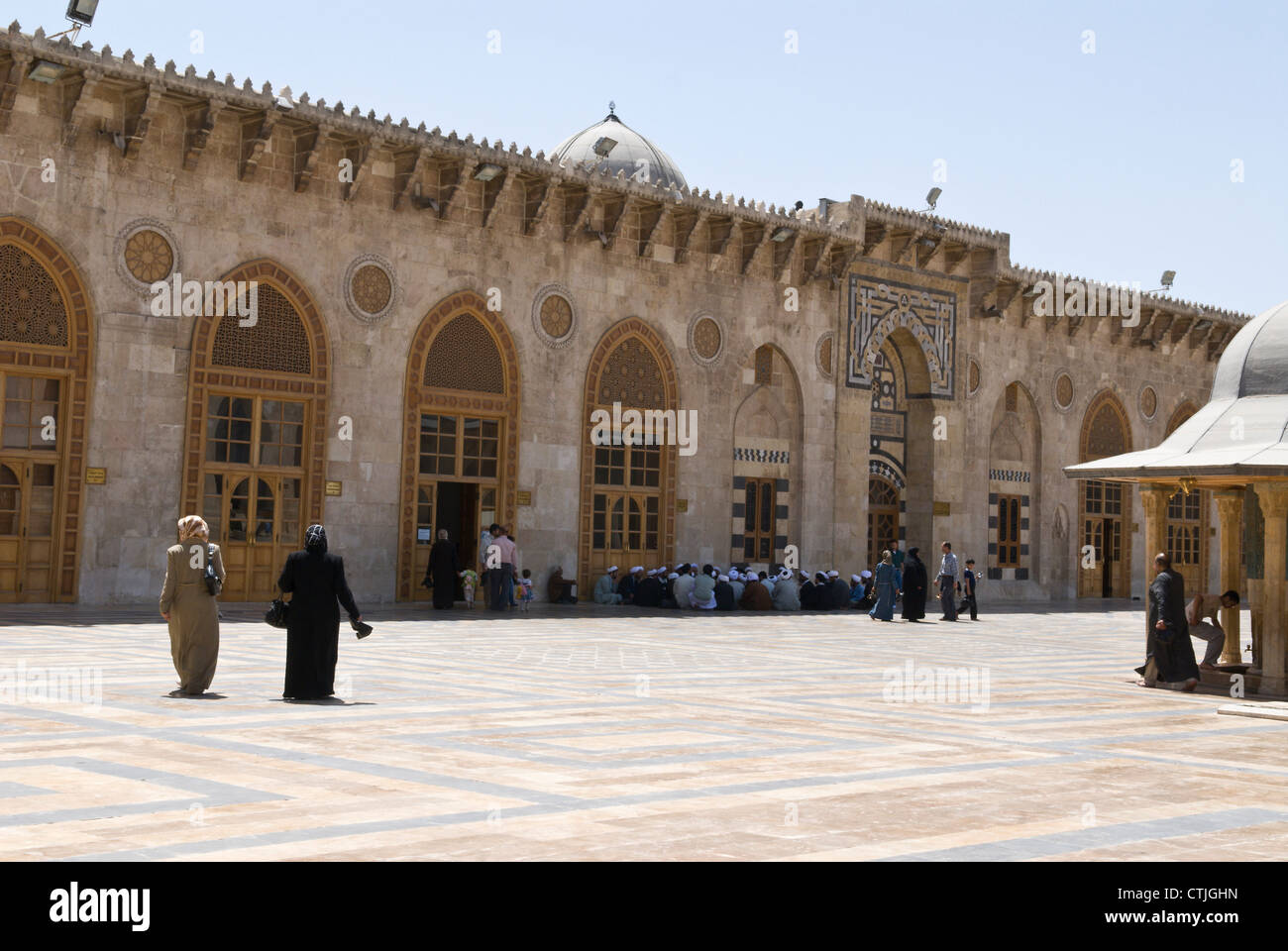 La Grande Moschea, Aleppo, Siria, Al-Jamaa al-Kebir. La sala di preghiera e un cortile. Patrimonio mondiale dell UNESCO Foto Stock
