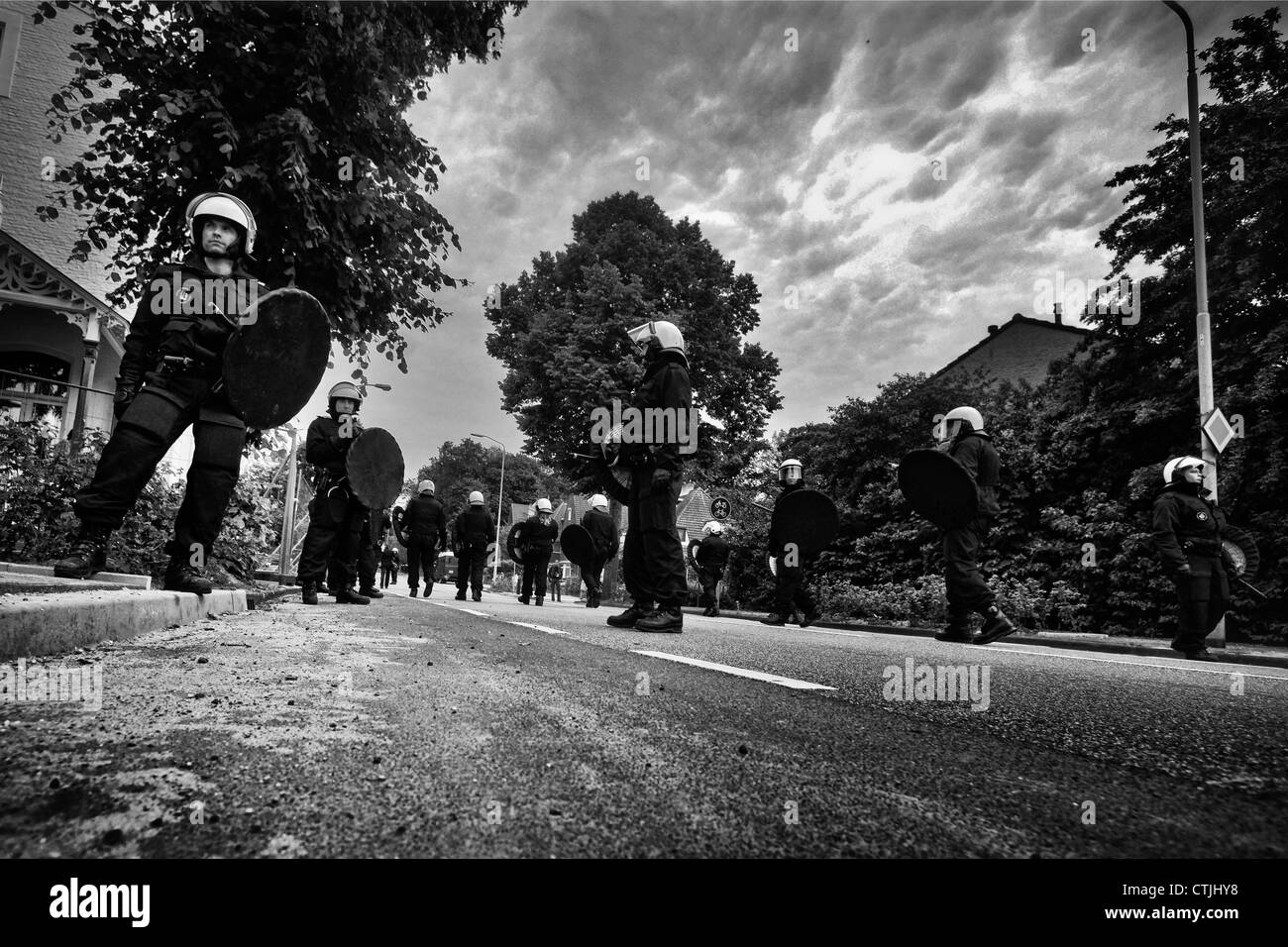 Polizia in attesa di azioni Foto Stock