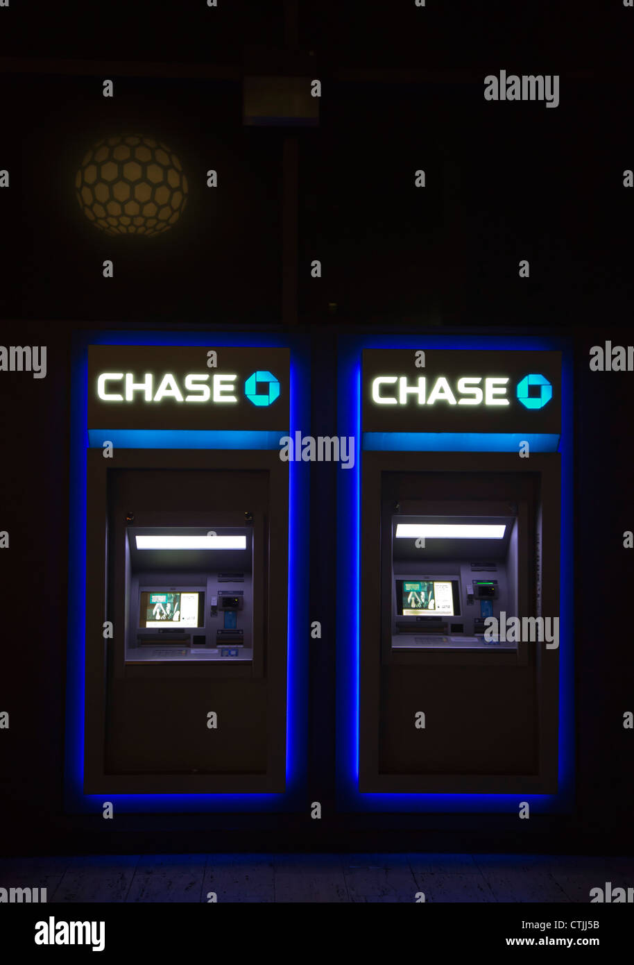 Los Angeles, California - Chase Bank automatic teller machines. Foto Stock