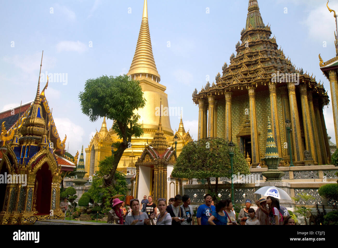 Phra Mondop, la biblioteca presso il Tempio del Buddha di Smeraldo situato entro il perimetro del Grand Palace, Bangkok, Thailandia Foto Stock