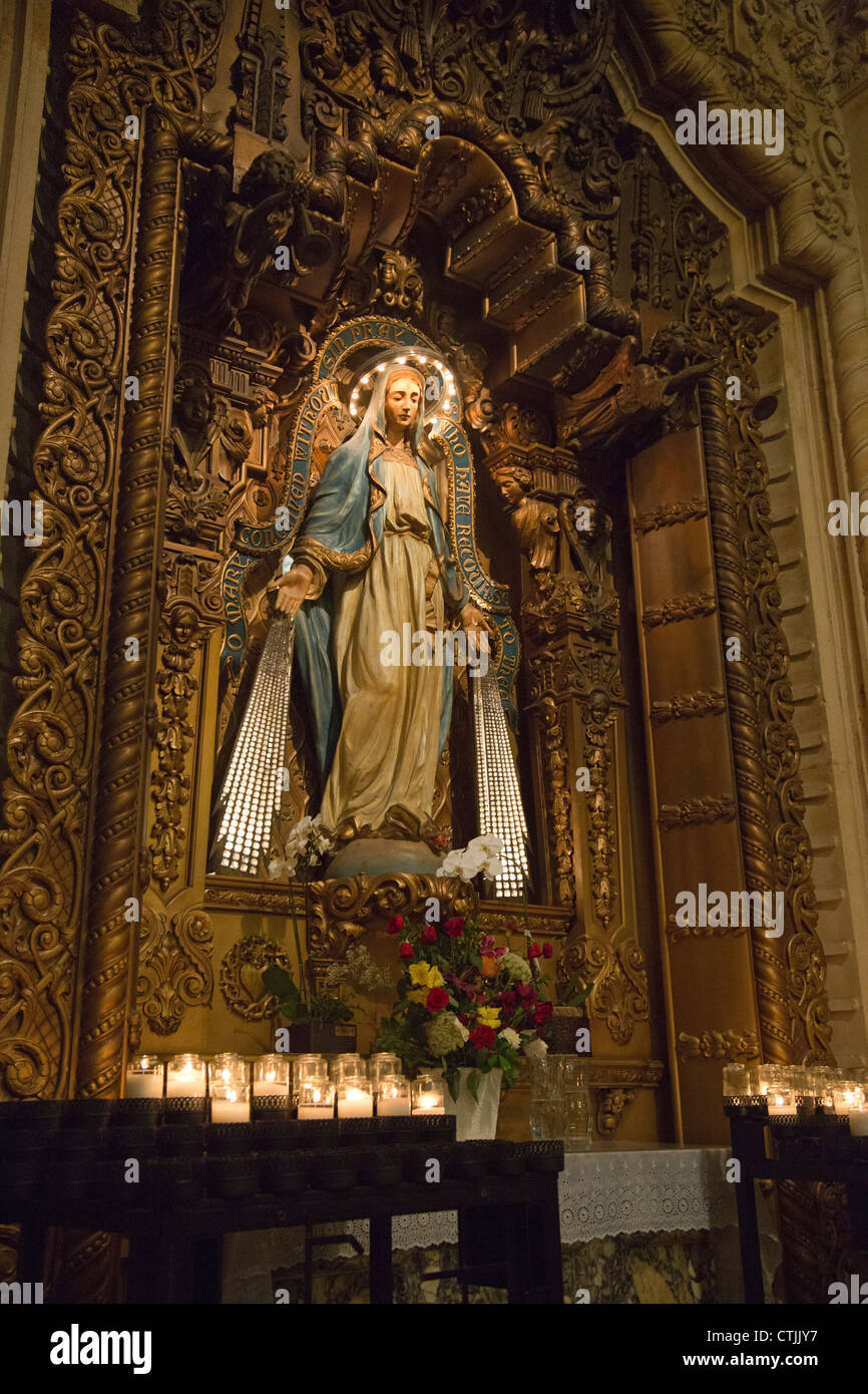 Los Angeles, California - San Vincenzo de' Paoli chiesa cattolica romana. Foto Stock
