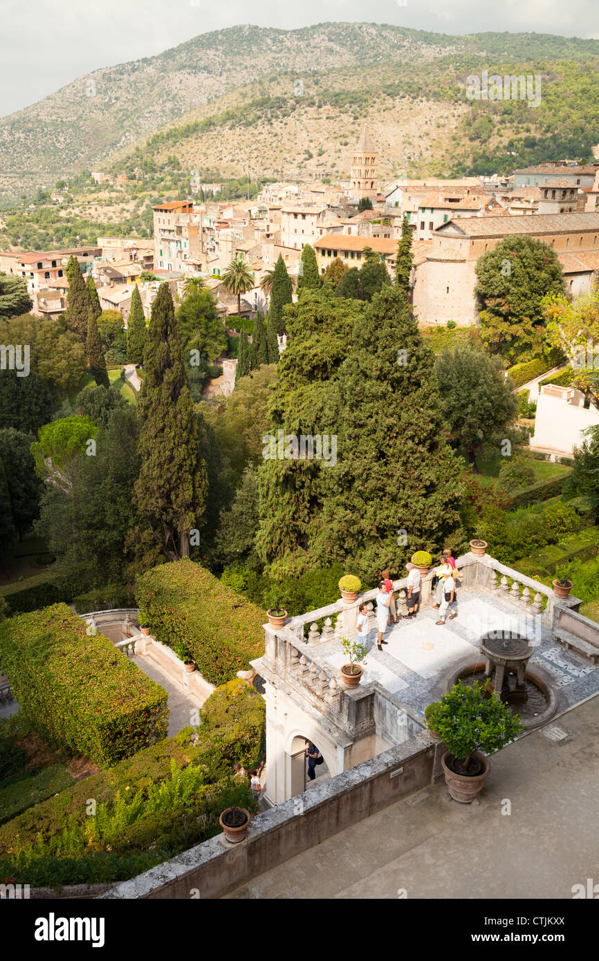 Guardando verso il basso sui giardini della Villa d'Este a Tivoli Foto Stock