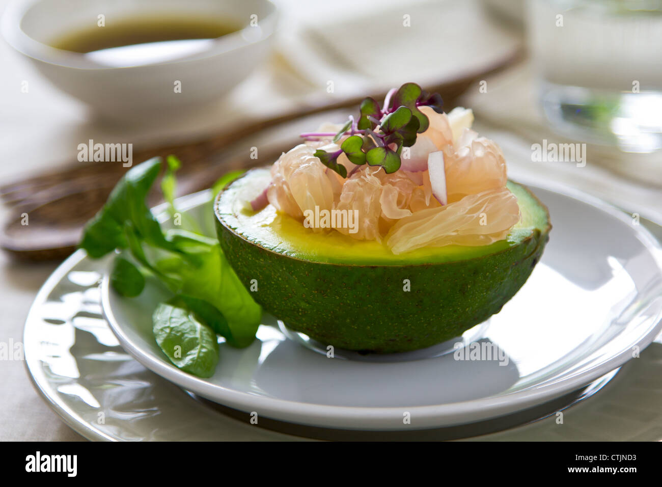 Di avocado e insalata di pompelmi e di pomeli Foto Stock