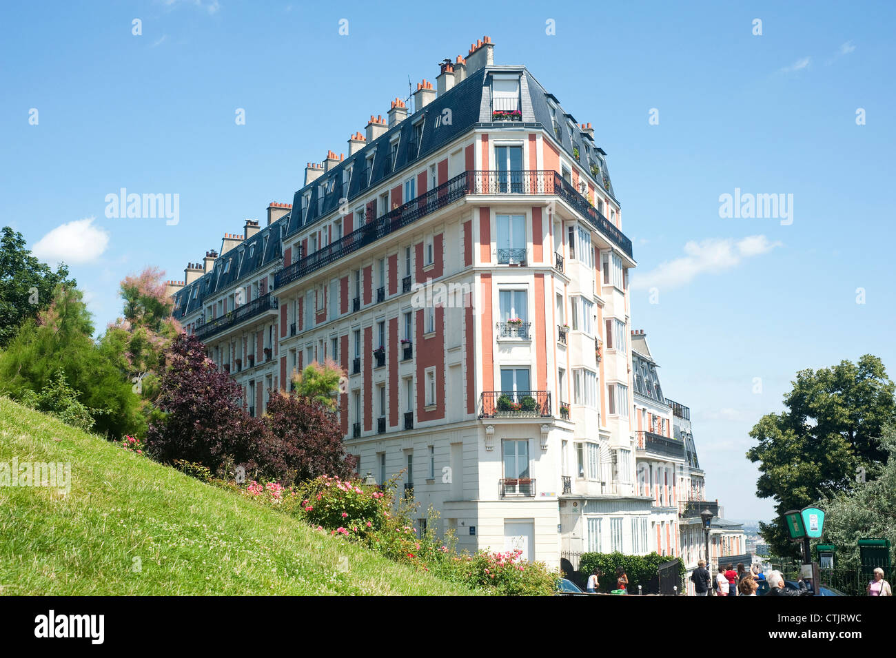 Parigi, Francia - un edificio parigino tradizionale da Montmartre Foto Stock