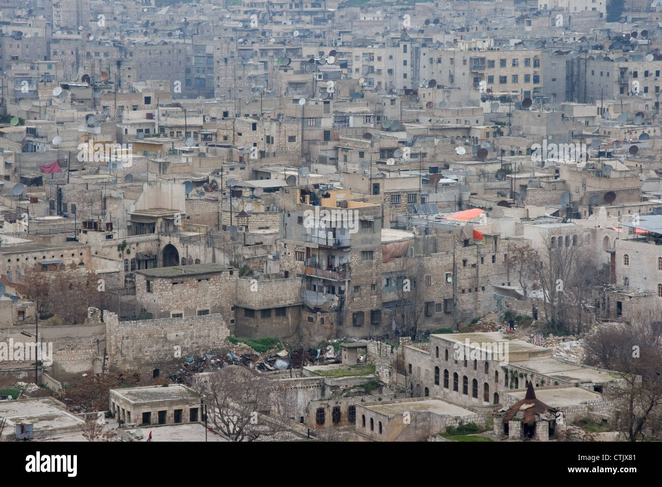 Vista delle case nella città di Aleppo, Siria, dalla Cittadella Foto Stock