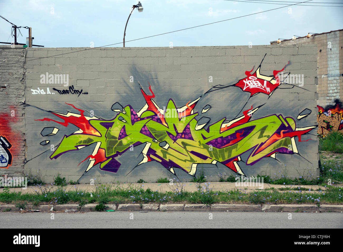 Graffiti su edificio vacante Detroit Michigan STATI UNITI Foto Stock